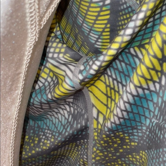 ASICS Track Jacket - Get Moving in Style! - Picture 8 of 9